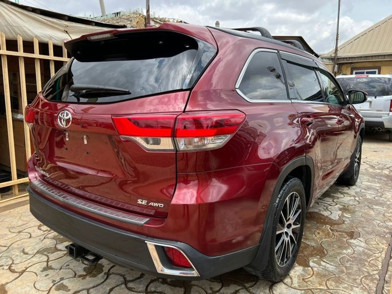 Thumbnail 4 of 2018 Toyota Highlander Xle
